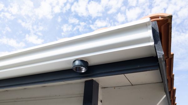 Seamless Gutters Installation in Flint