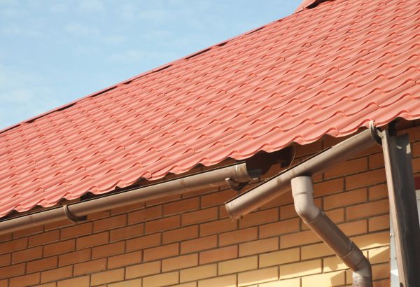 Loose Gutter Repair in Flint