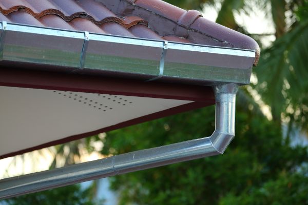 Metal Gutter Repair in Flint