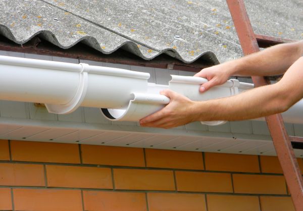 Cost of Gutter Hanging in Flint